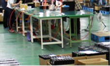 製造ラインでの検品作業の様子